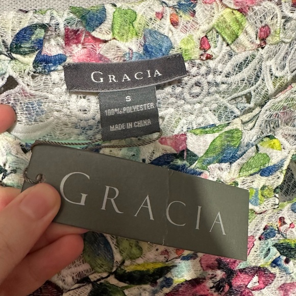 NWT Gracia floral cutout top - size S - Picture 4 of 5